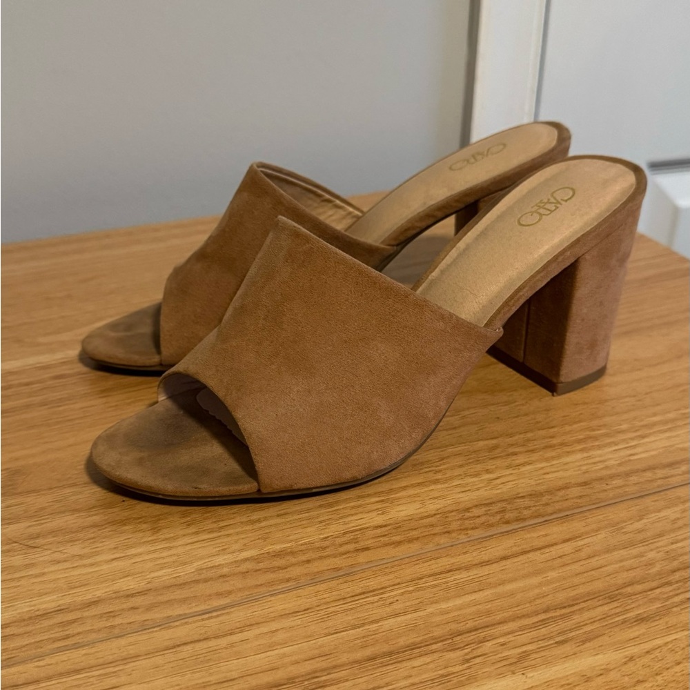 Chic Tan Suede Block Heel Mules
